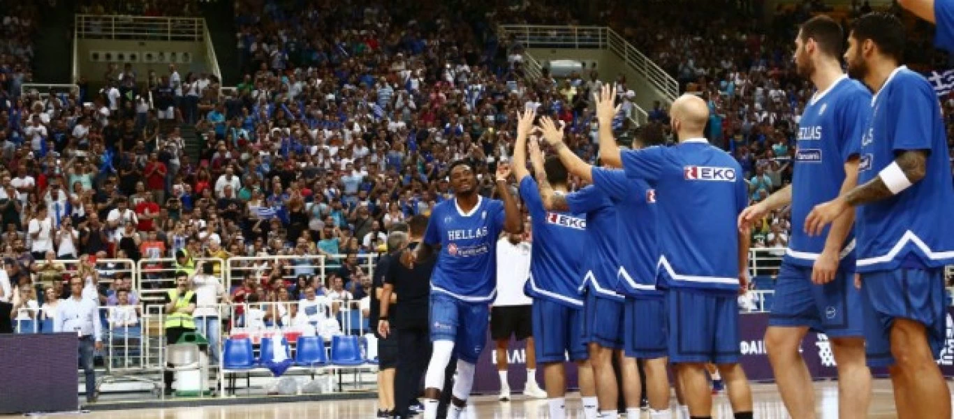 Συγκίνηση στο ΟΑΚΑ: Για πρώτη φορά a cappella ο Εθνικός ύμνος! (βίντεο)